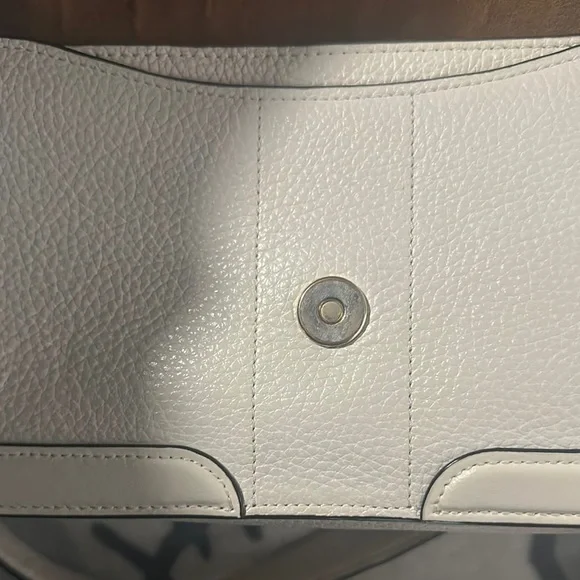 Elegant Cream Leather Shoulder Bag - Picture 5 of 5